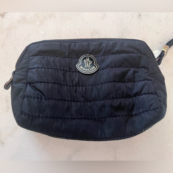 Moncler Black Quilted cosmetics bag with Logo - Picture 4 of 11